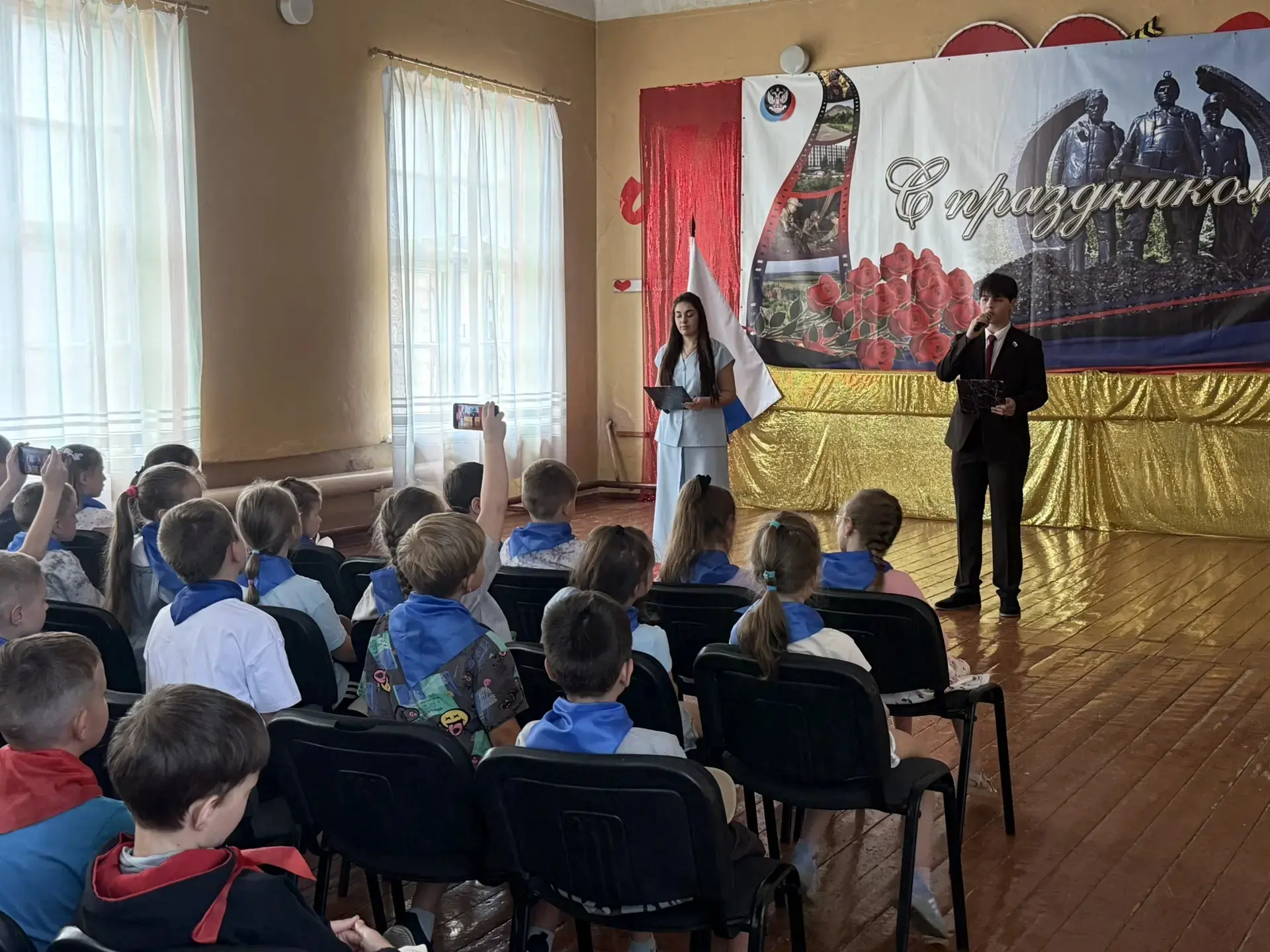 Пришкольный лагерь🌈 "Территория Детства" 🌈

🇷🇺Каждый год 12 июня, когда мигают огни и звучит муз
