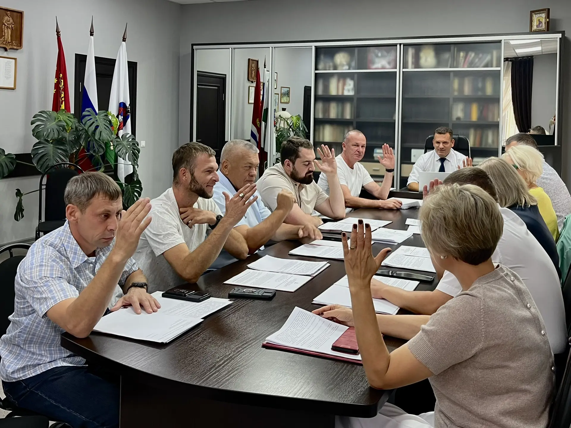 Вчера, 27 августа, в здании администрации города прошло заседание городского Совета нар...