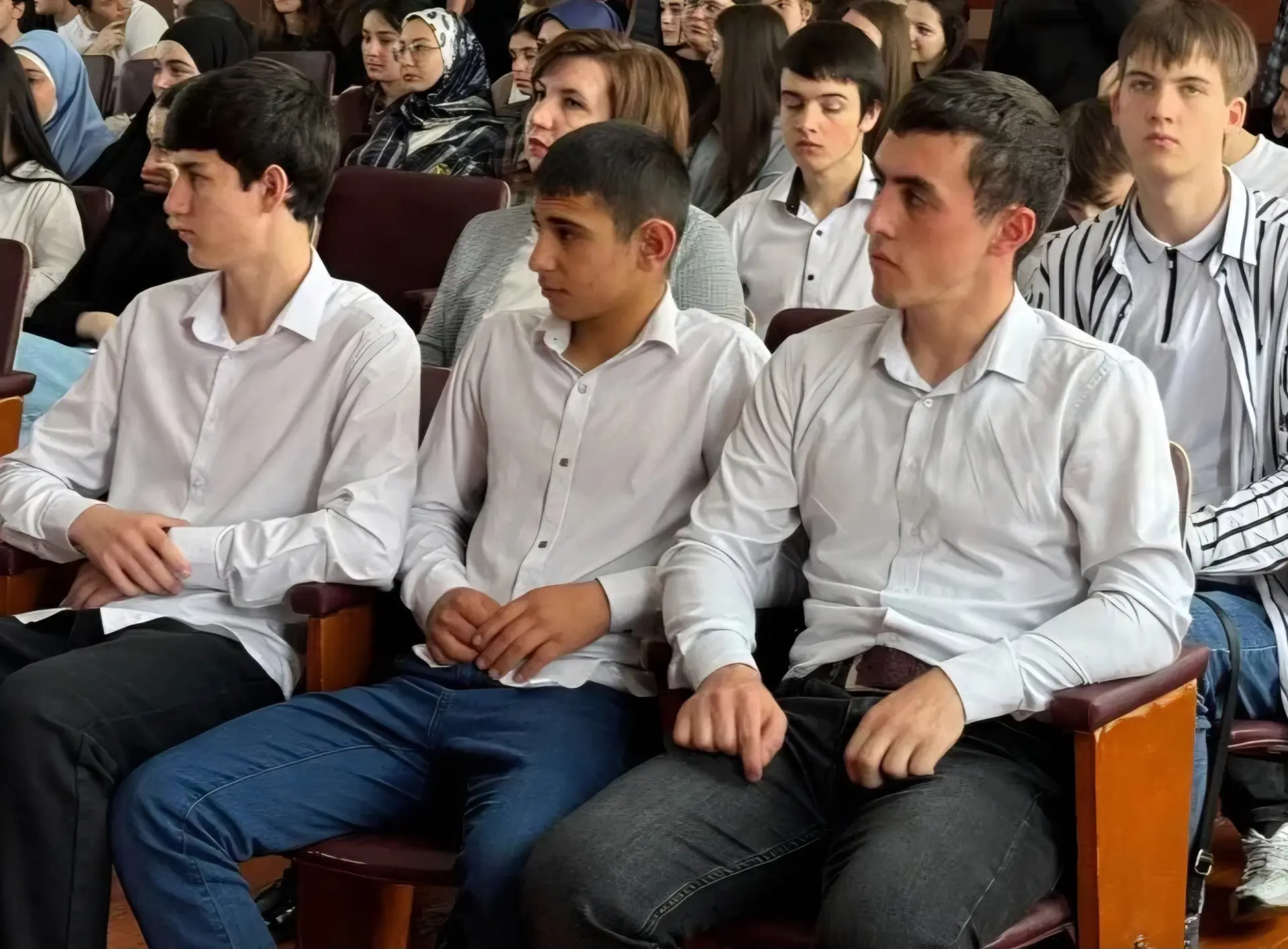 Чествуем День Победы: «Этот праздник со слезами на глазах»   В КЧР ГБПОО "Индустриально-технологичес