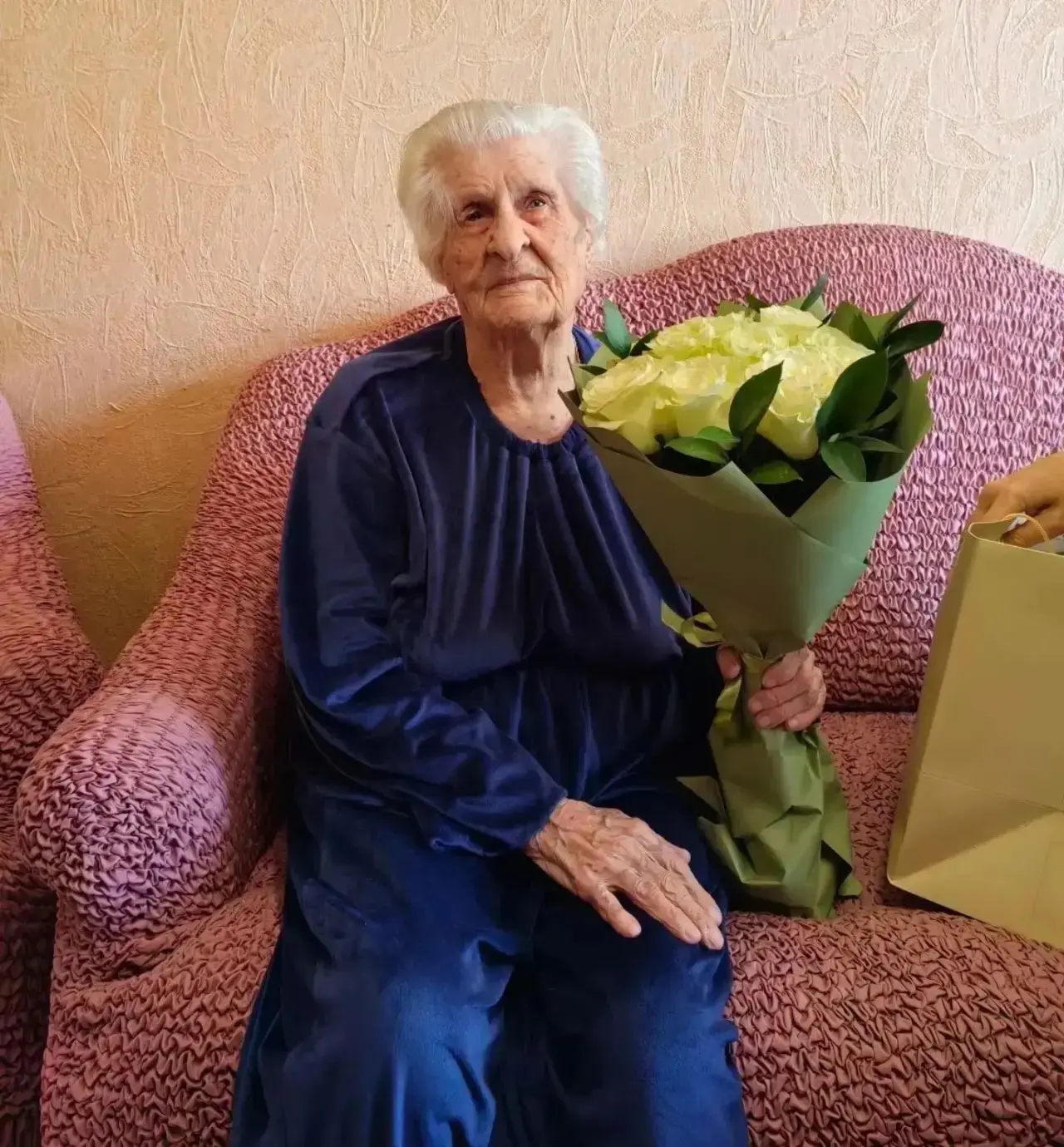 Губернатор Тверской области Виталий Королев поздравил со 100-летием ветерана Великой От...