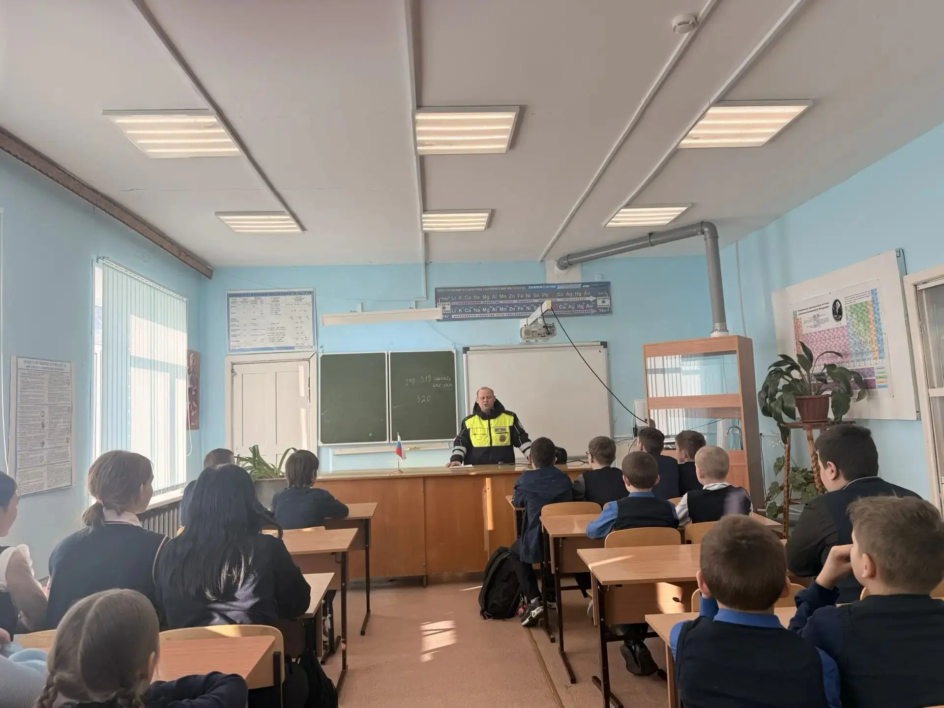 Безопасность на дороге — общее дело!
🚦 В нашей школе профилактика детского дорожно-транспортного тр