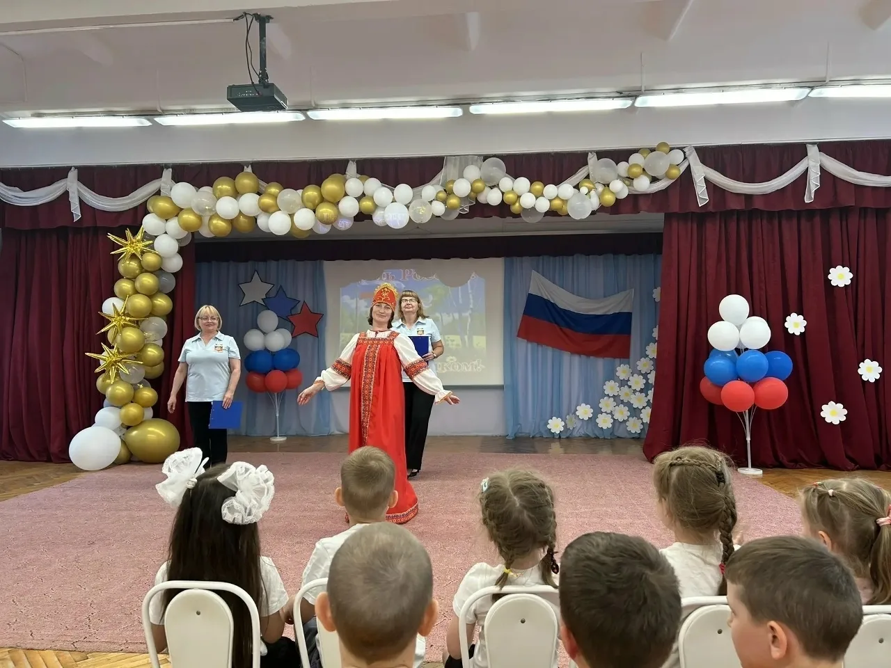 Накануне Дня России в дошкольном учреждении прошел особенный праздник, наполненный гордостью за родн