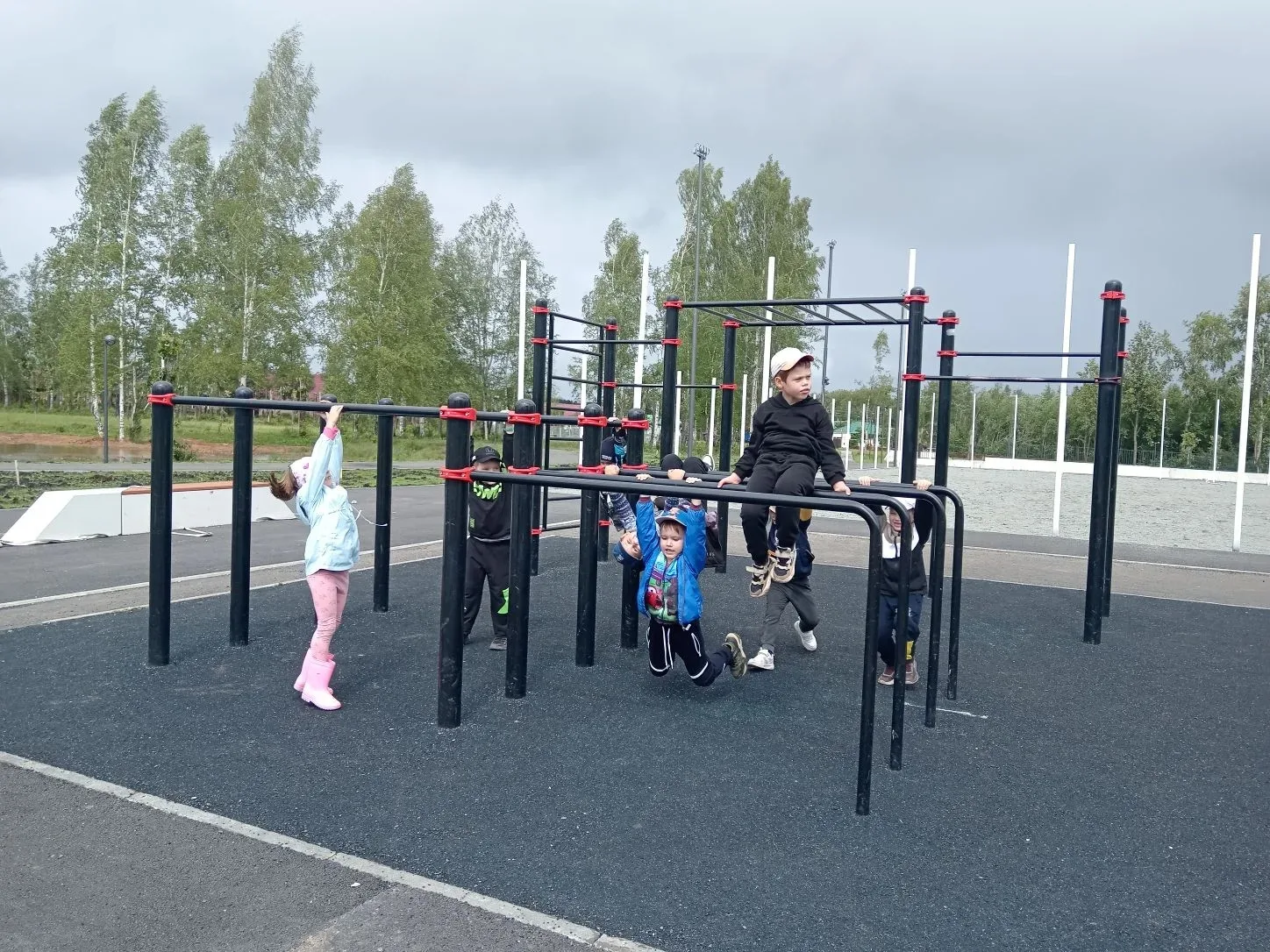 Сегодня ребята подготовительной  группы 6-36 ходили на целевую прогулку в Городской пар...