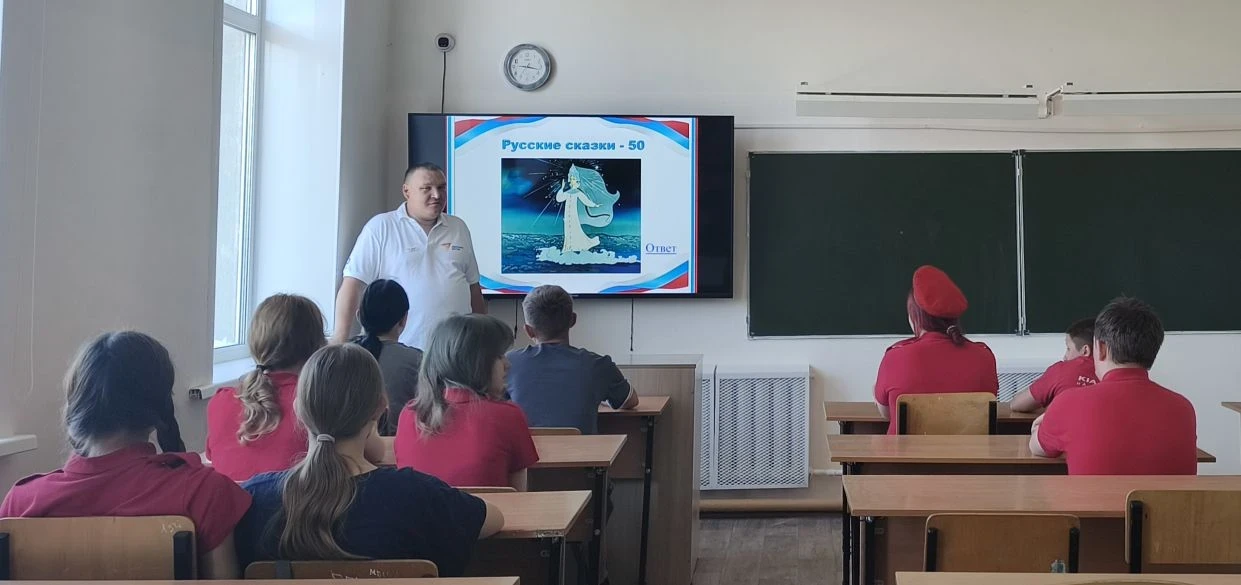 12 июня День России.
12 июня в нашей стране ежегодно отмечается государственный праздник – День Росс