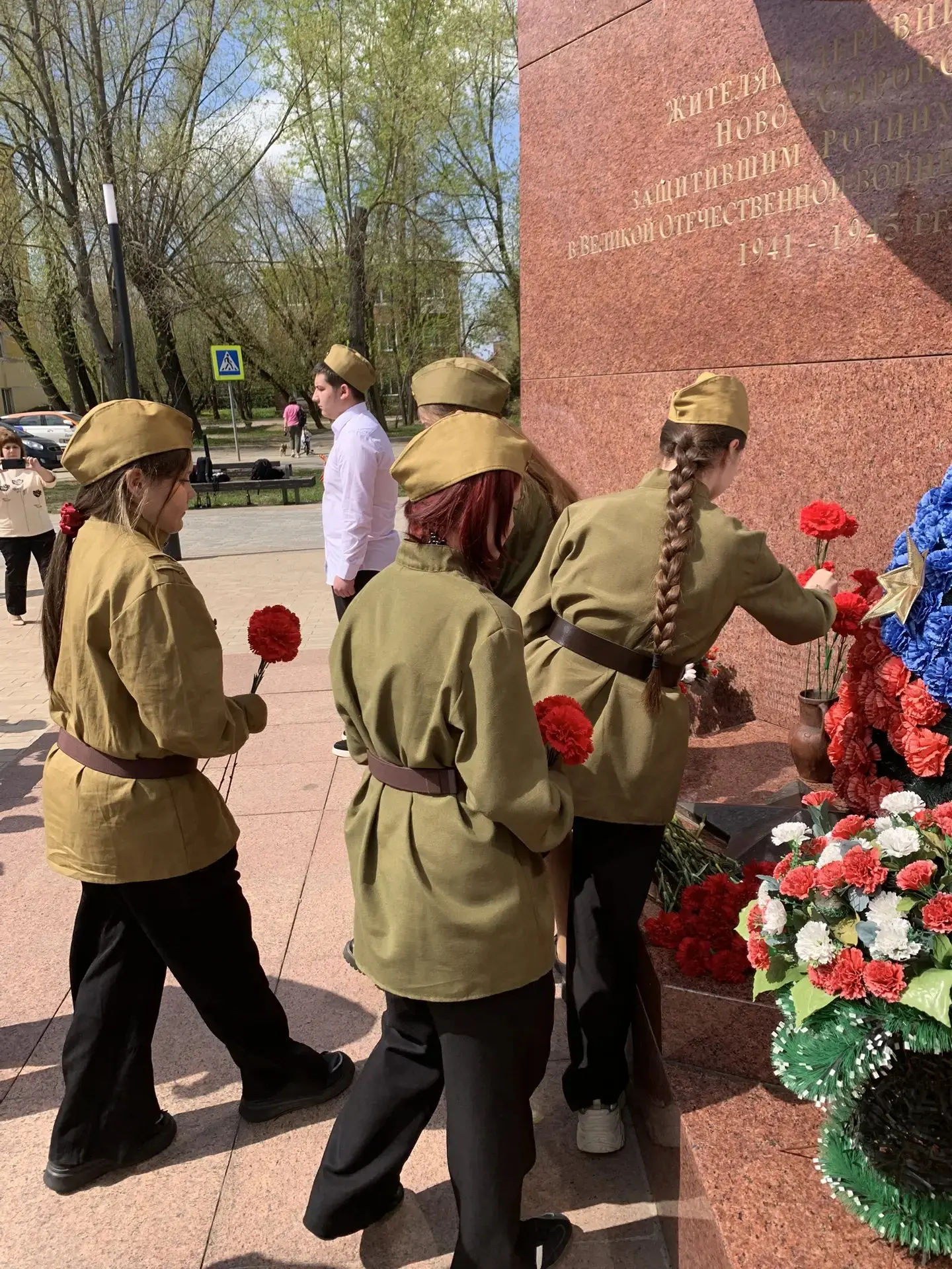 Подвиг предков помним всегда!  Сегодня наши ребята участвовали в важной патриотической акции «Вахта 