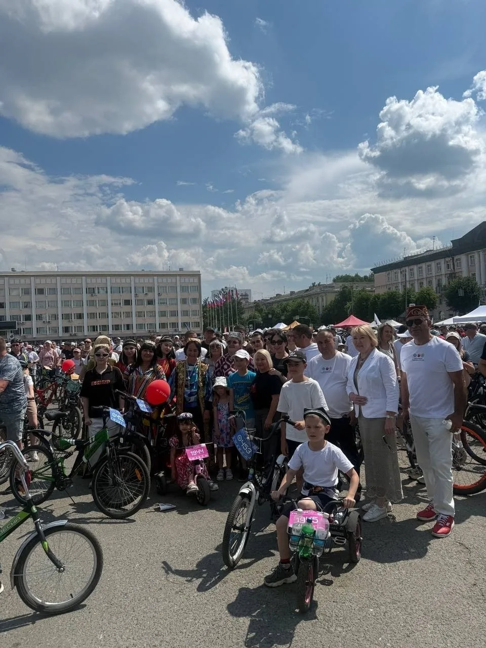 🚴‍♂️ Уступите дорогу велосипедисту! В Йошкар-Оле проходит XI Велопарад «Эвелин-2026»

Сегодня, 14 и