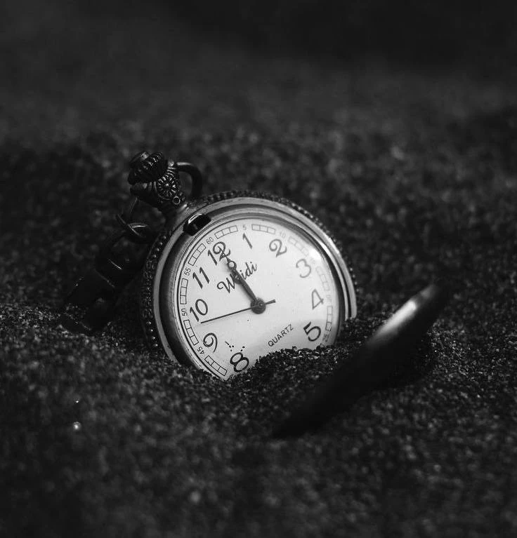 Жизнь проходит в каком-то вечном ожидании. Ожидании фильмов, книг, серий, событий, люде...