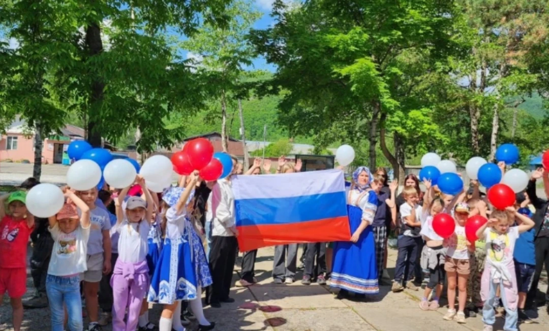 🇷🇺11 июня, в преддверии Дня России, в стенах Центра творчества прошло праздничное мероприятие  
по