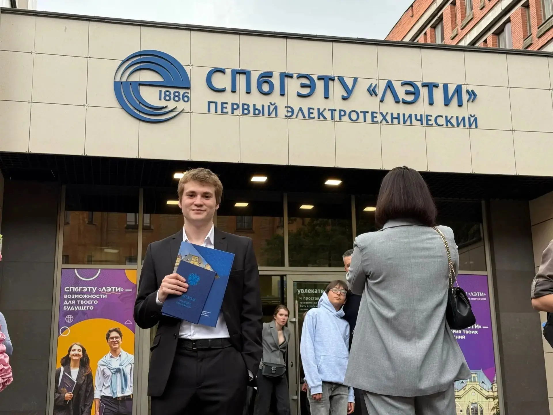 🌟 Успехи наших учеников 

Выпускники нашей школы продолжают радовать своими успехами!

🧑🏻‍🎓 Ребя
