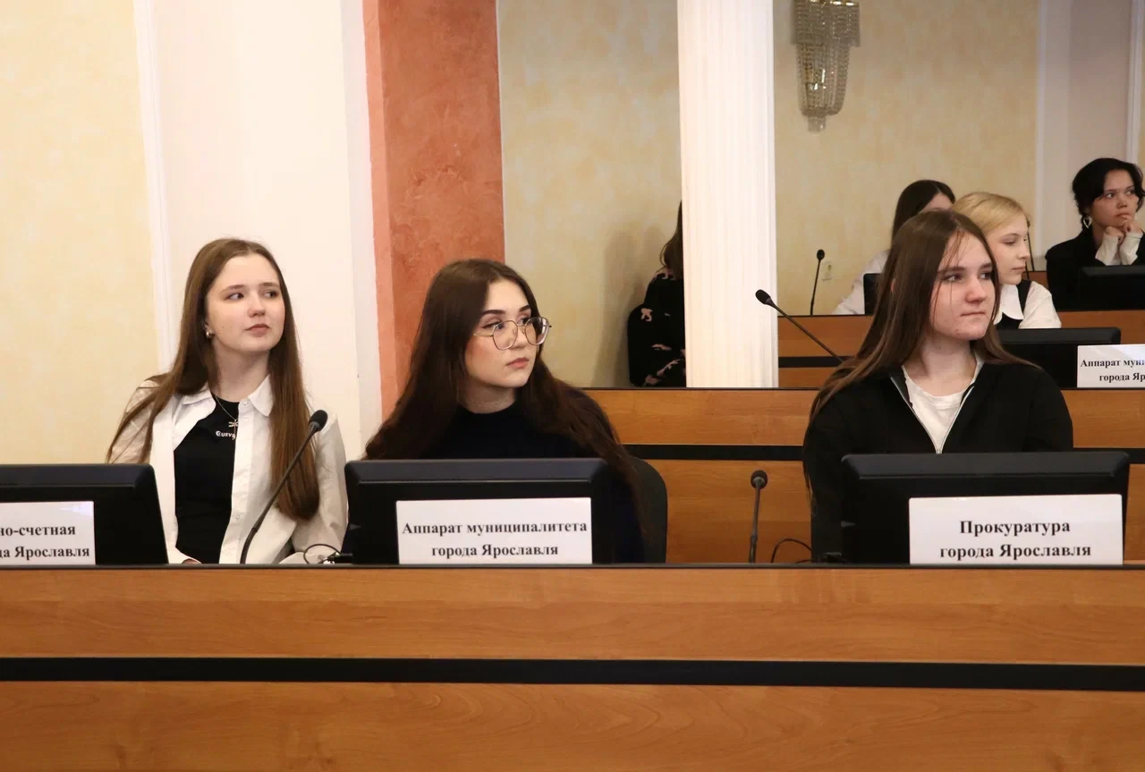 🍀Молодёжь изучает работу муниципалитета: урок местного самоуправления прошёл в городе