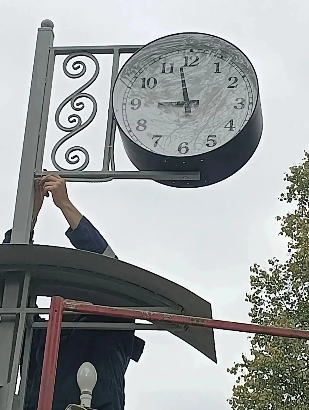 "Жду тебя под часами" 🕒