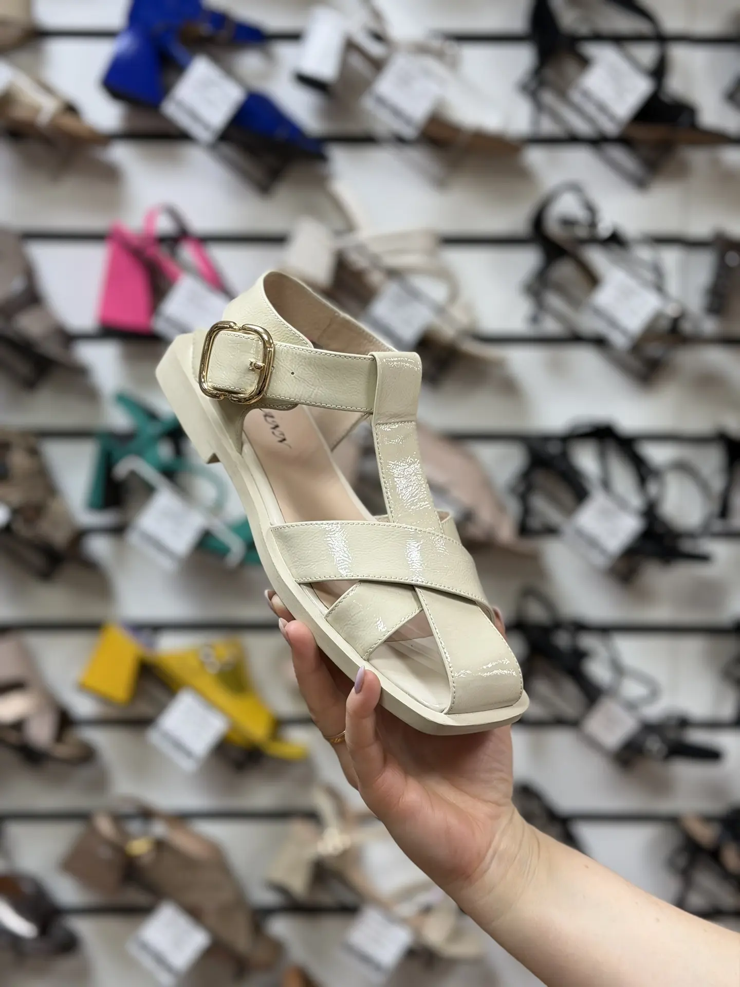 РАСПРОДАЖА ☀️ Лето продолжается — а цены стали ещё приятнее! 👟

🔥 –30% при оплате наличными
*при о
