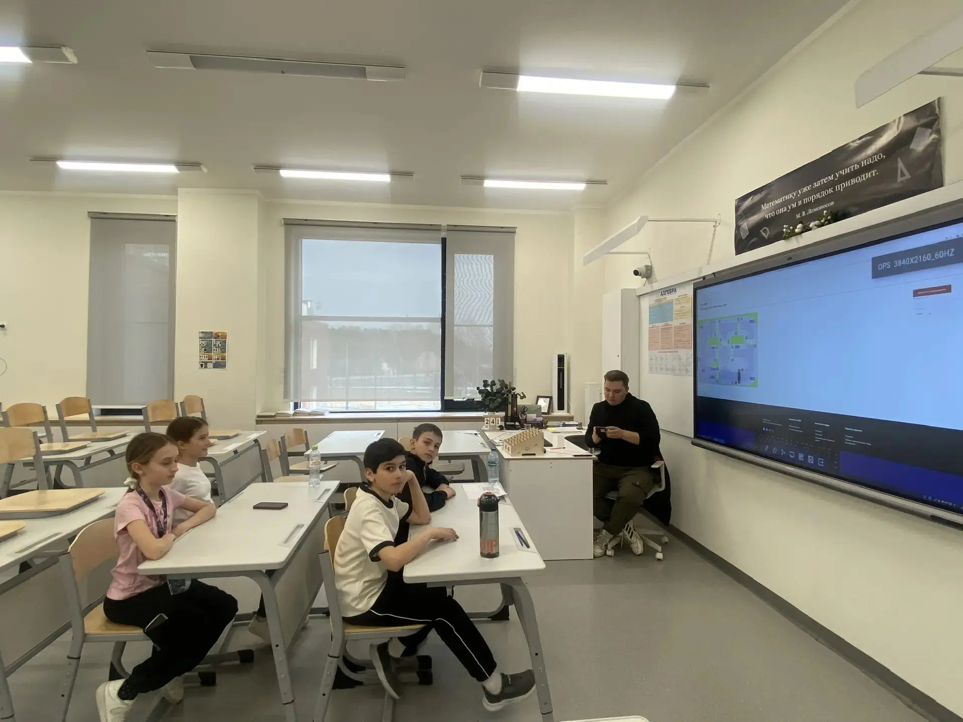 🚴 Безопасное колесо: испытание пройдено!  В пятницу ученики 6 «Ю» и 4 «У» классов достойно представи