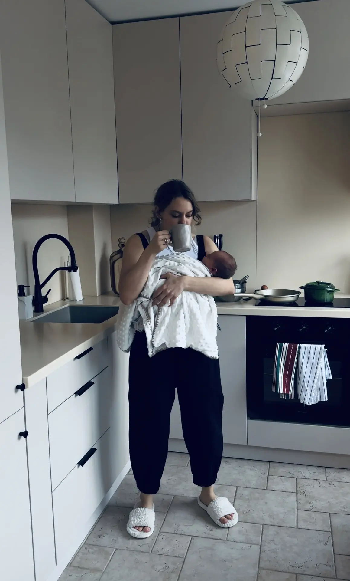 «Попытка выпить горячий кофе»☕️