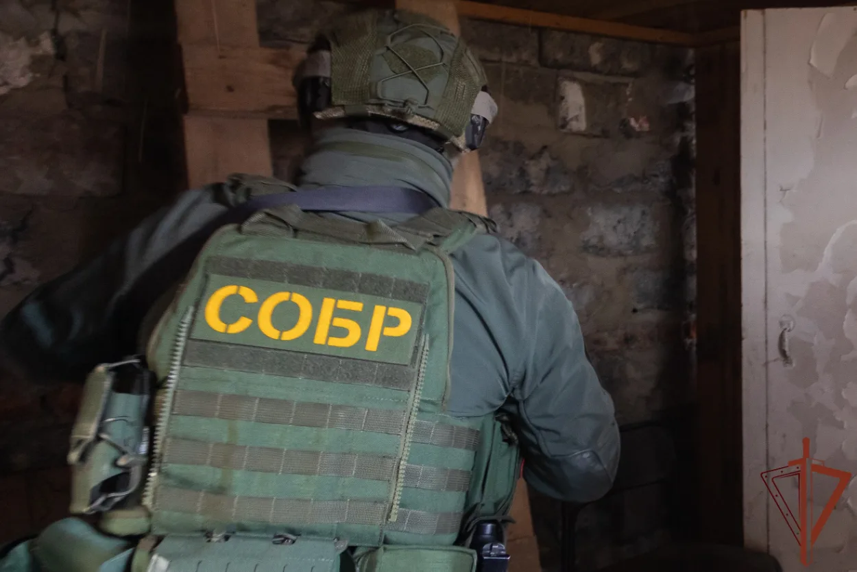 Мужчина, угрожавший полицейскому в ходе конфликта на АЗС, задержан при силовой поддержк...