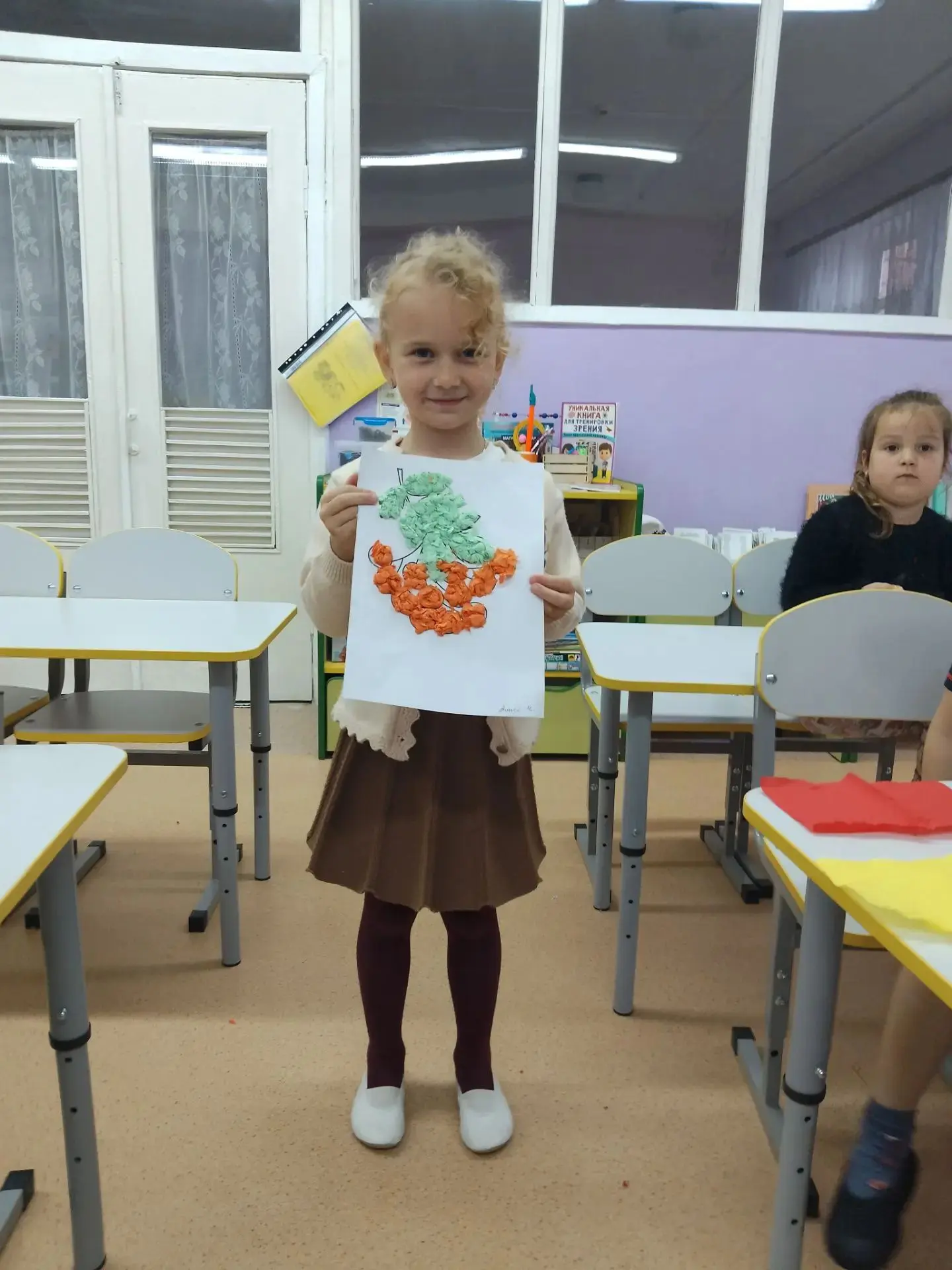Аппликация из цветных салфеток — это увлекательный и доступный способ творчества, котор...