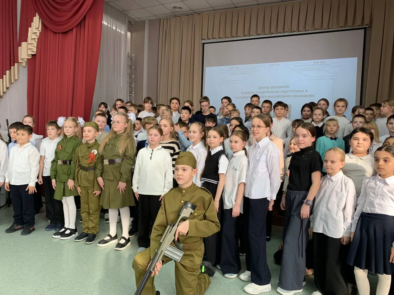 Наши ребята из военно-патриотического клуба "Отечество", совместно с центром "Воин" провели Урок Муж