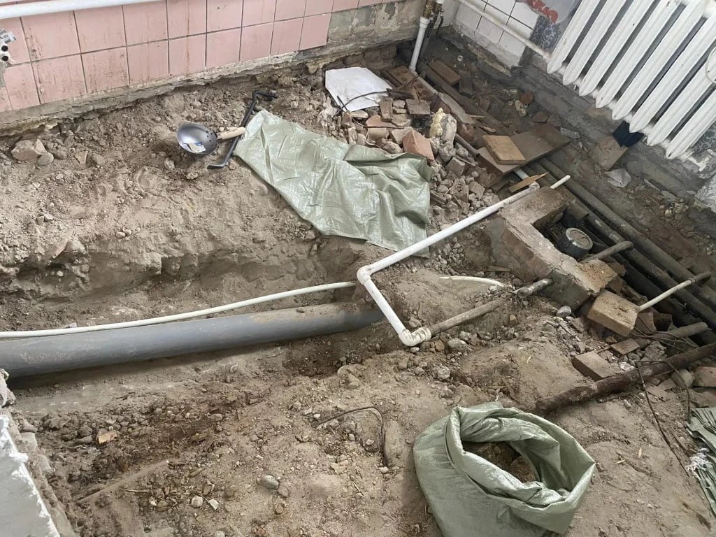В Волгодонске жильцы дома по переулку Лермонтова, 8 вынуждены терпеть антисанитарию из-...