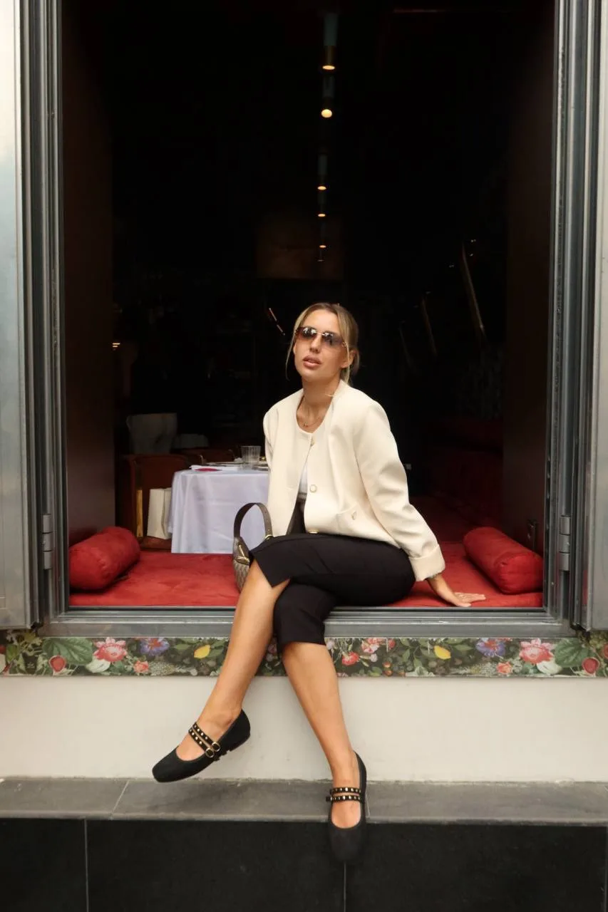 OOTD - Paris 🍸

Пиджак - Emka 
Майка - All we need
Капри - Noname 
Сумка - Gucci 
Балетки - Син