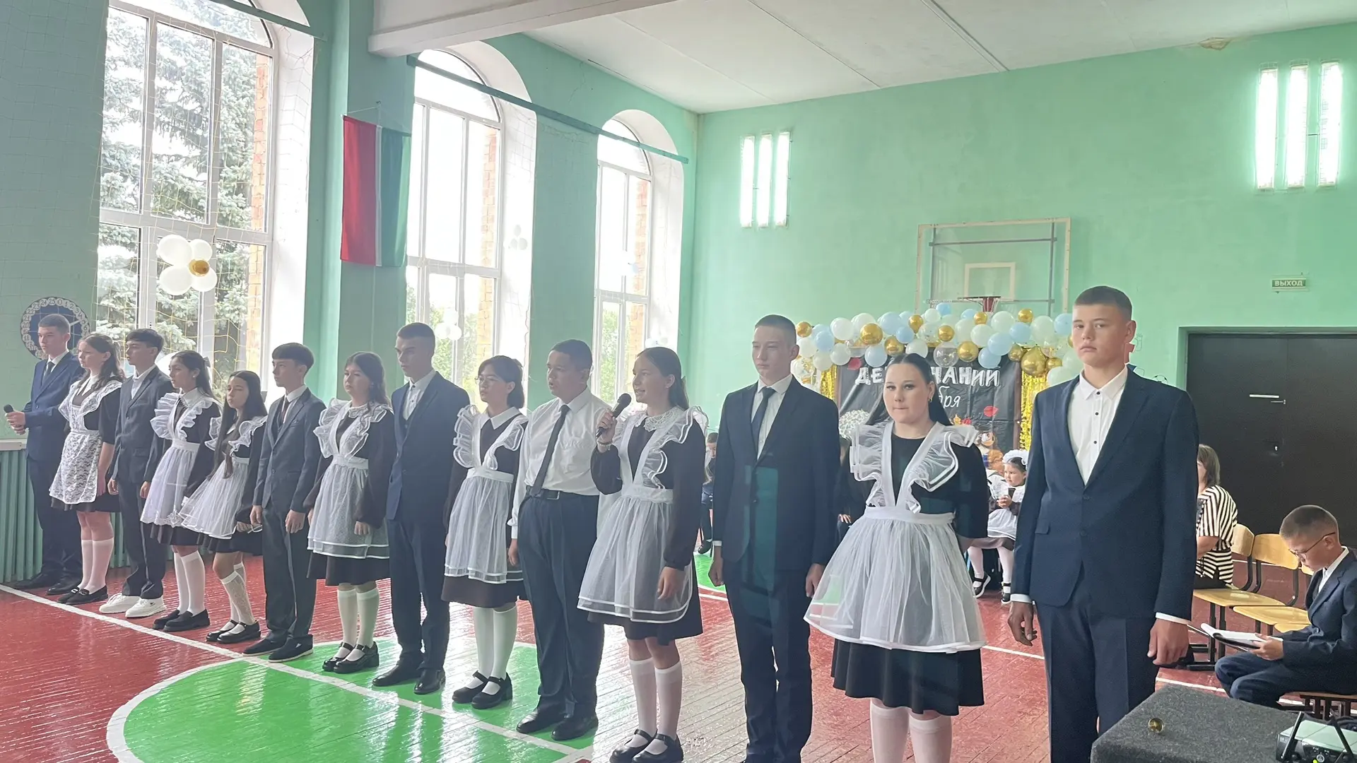 🛎️ Торжественная линейка, посвящённая Дню знаний, прошла в МБОУ «Коморгузинская СОШ им...