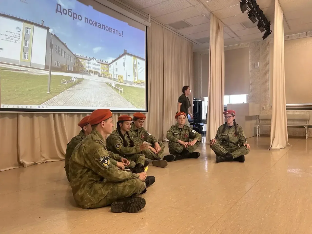 🚒 Поздравляем команду нашей школы, занявшую  1 место в муниципальных соревнованиях «Школа безопаснос
