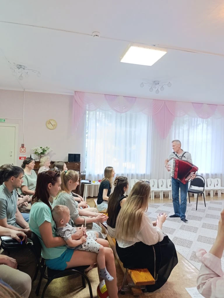 Сегодня в детском саду прошло родительское собрание. Гостями также стали ученики и преподаватели муз