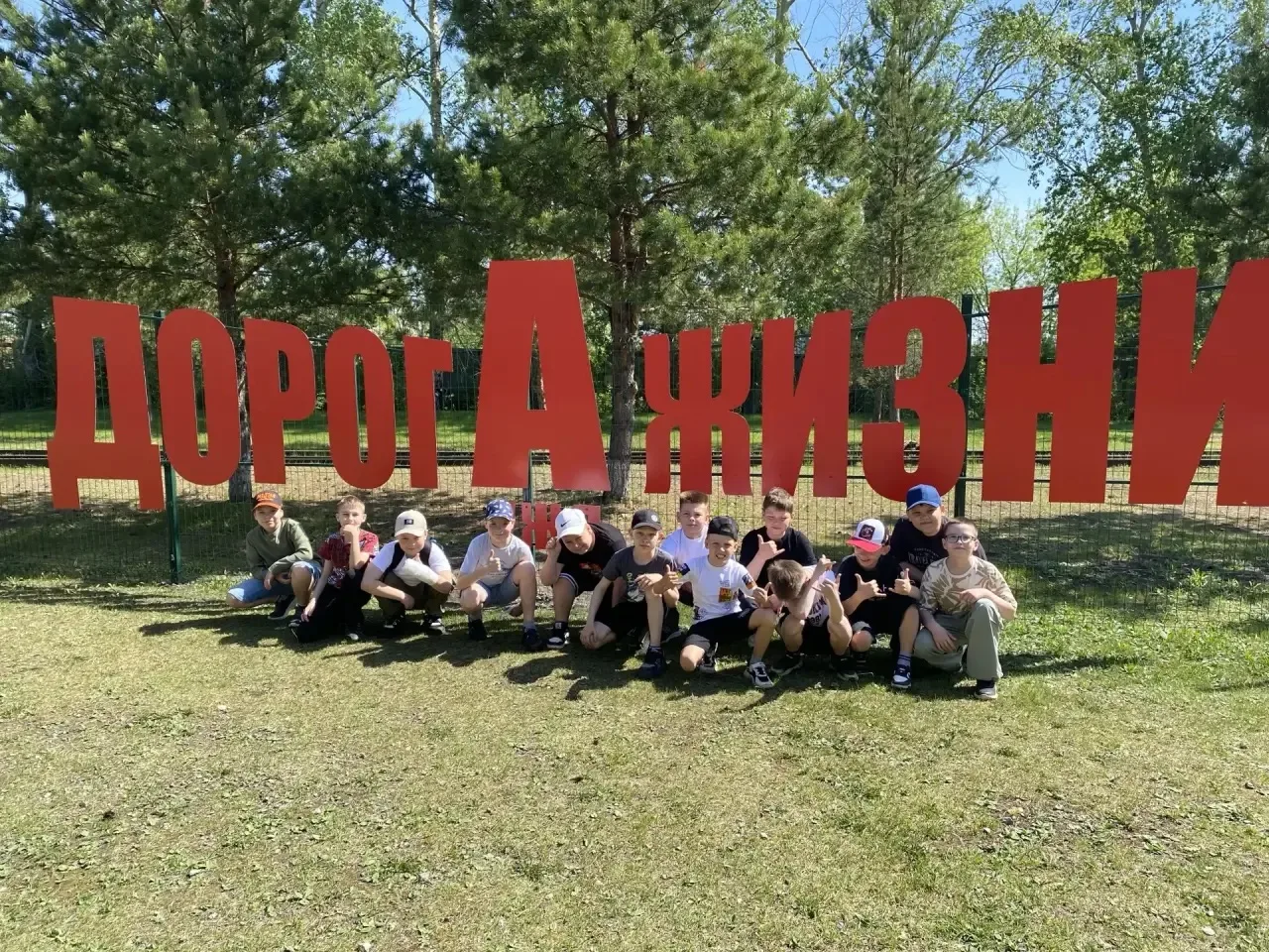 На этой неделе ученики нашей школы расширяли кругозор за пределами кабинетов.

🏭 4Б класс на комбин