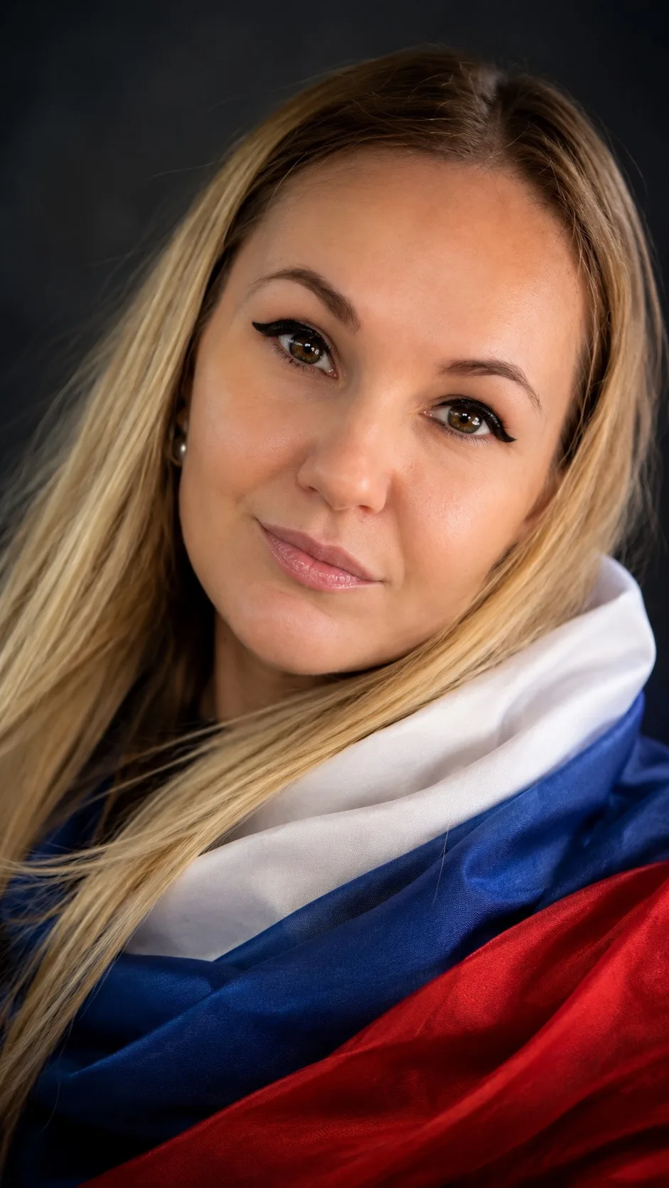 С Днём России, наши дорогие красотки   🇷🇺