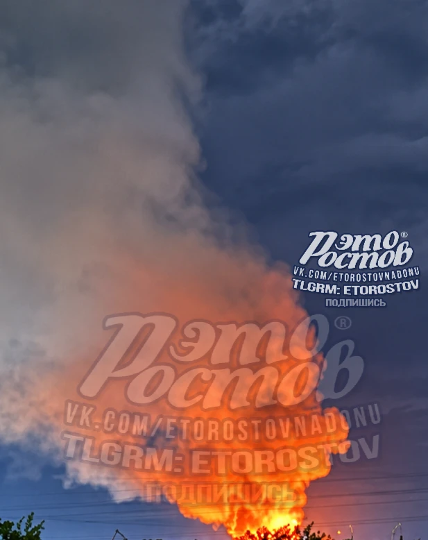 🔥 Сильный пожар в районе Обсерваторной. Языки пламени поднимаются на высоту 10-20 метр...