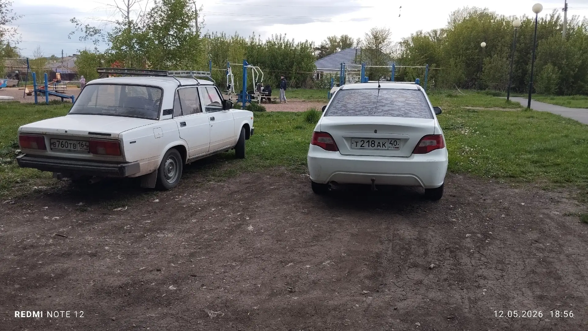 Жители Орджоникидзевского района просят администрацию и ГИБДД решить проблему с парковкой в сквере «