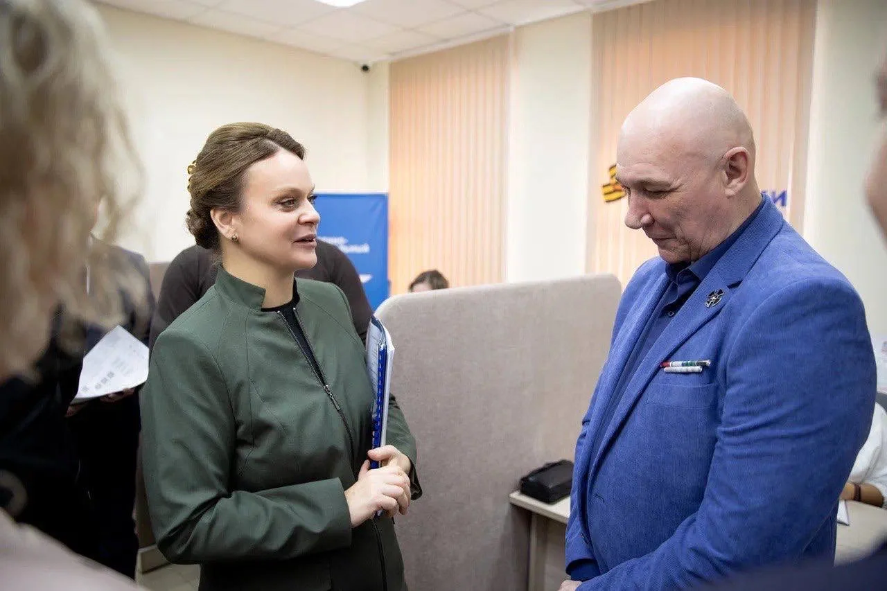 Провела рабочую встречу с губернатором Иркутской области Игорем Кобзевым. В новом здании филиала фон