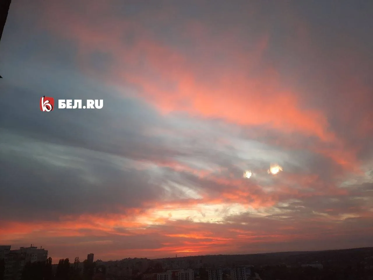 Читатели Бел.Ру делятся фотографиями прекрасного воскресного заката🌅