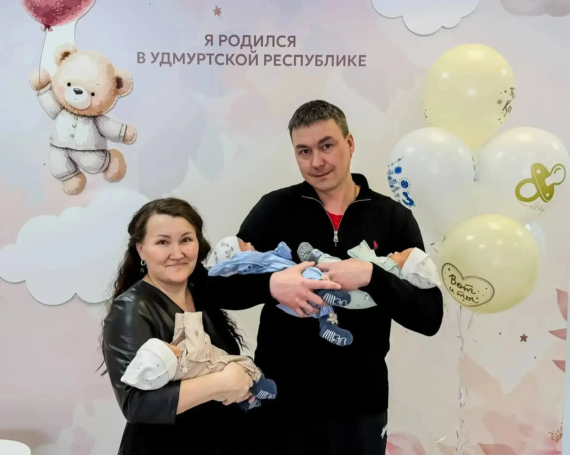 Хотели четвертого, а получили сразу тройню. В семье Акбаевых теперь шестеро детей 🍼