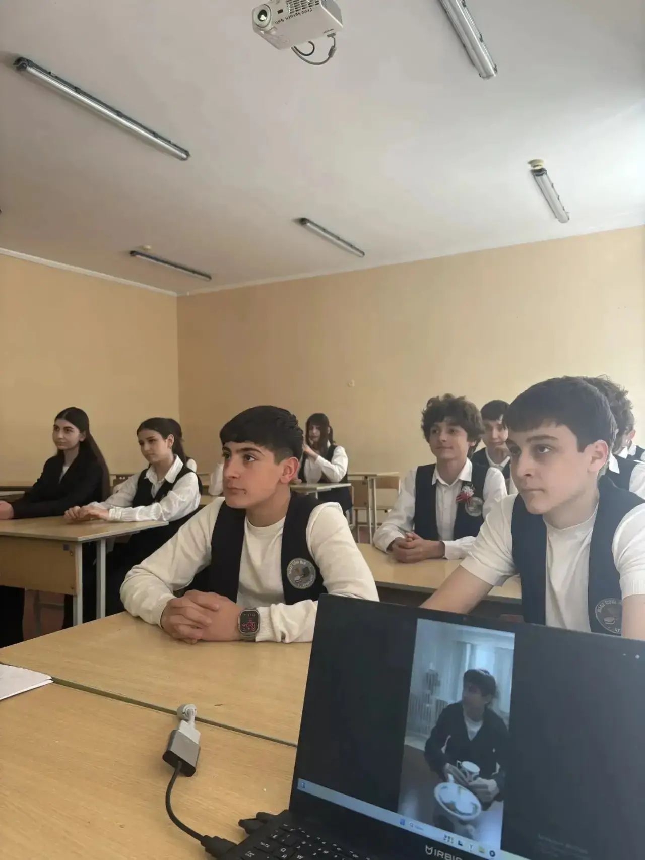 ❗️ Важно знать каждому   В 7Д классе прошла информационная пятиминутка на тему «Вербовка и её послед
