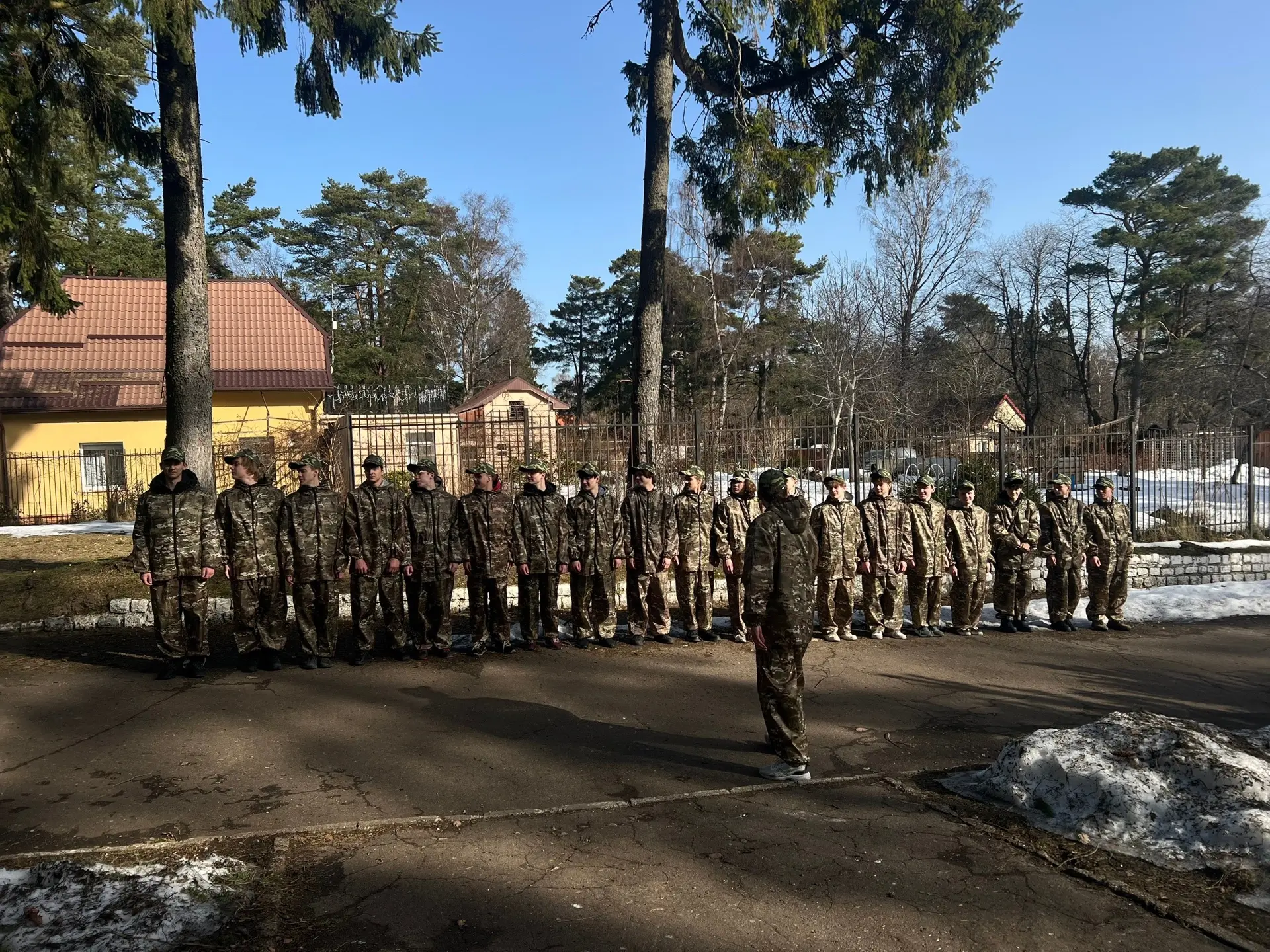 🌟 Военные сборы в центре «Авангард»: первый день насыщенных впечатлений! 🌟  Учащиеся 9А и 10А классо