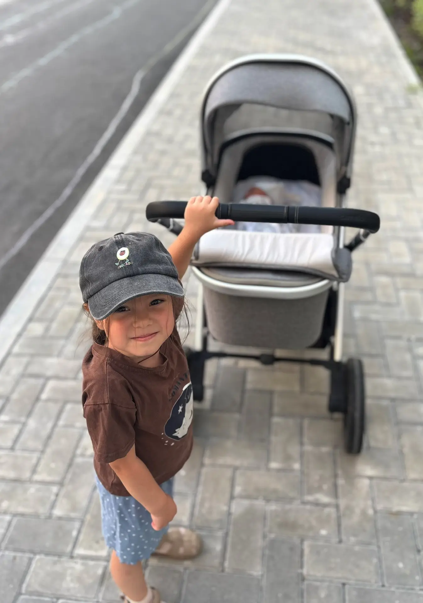 Адаптация старшего ребёнка к младшему