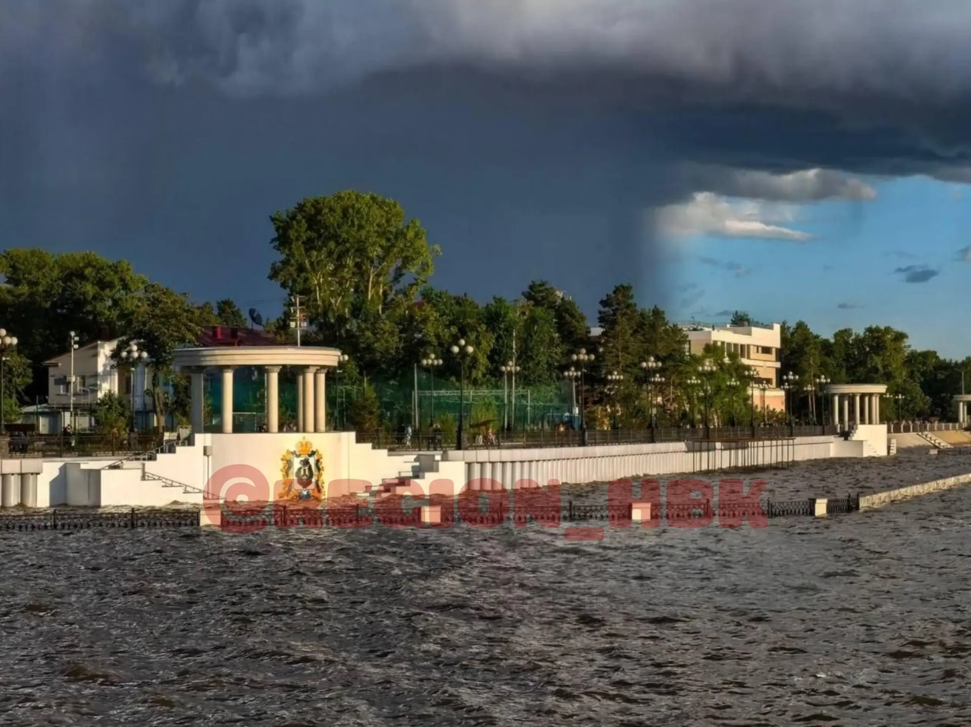 Амур начал снижаться после подъема выше 500 см в Хабаровске 🙏
