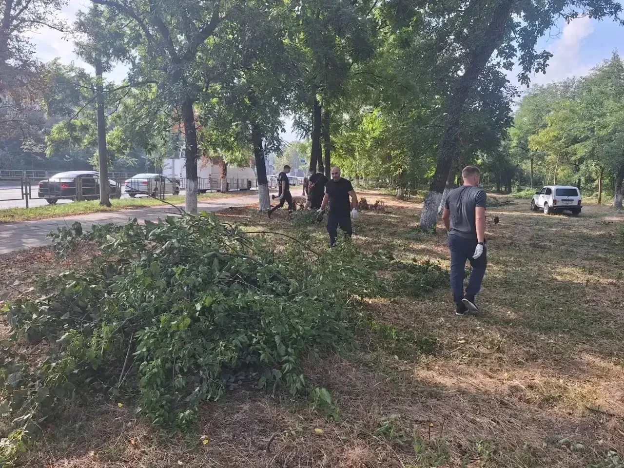 🧹 Во всех внутригородских округах Краснодара проходят субботники