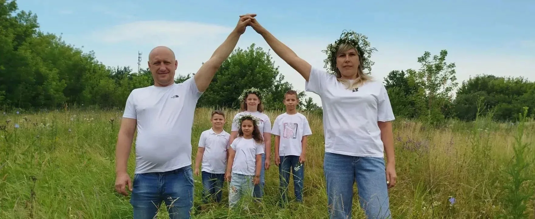 Счастье быть вместе ❤️
Сегодня в нашей школе прошла замечательная акция, посвящённая Дню семьи, любв