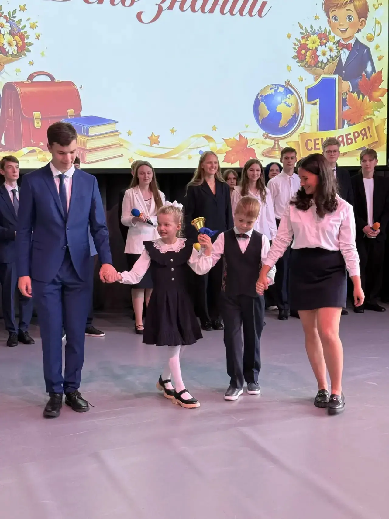 ДЕНЬ ЗНАНИЙ В ШКОЛЕ ИМЕНИ СЕРВАНТЕСА🍁🎊