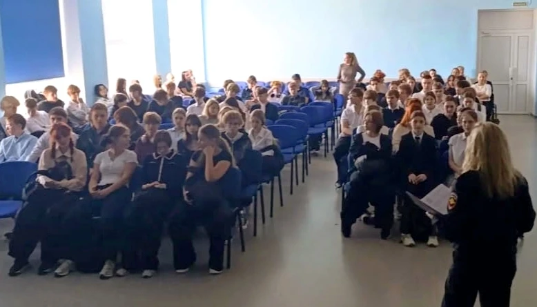 Златоустовские полицейские провели профориентационную акцию «Будь в форме!»