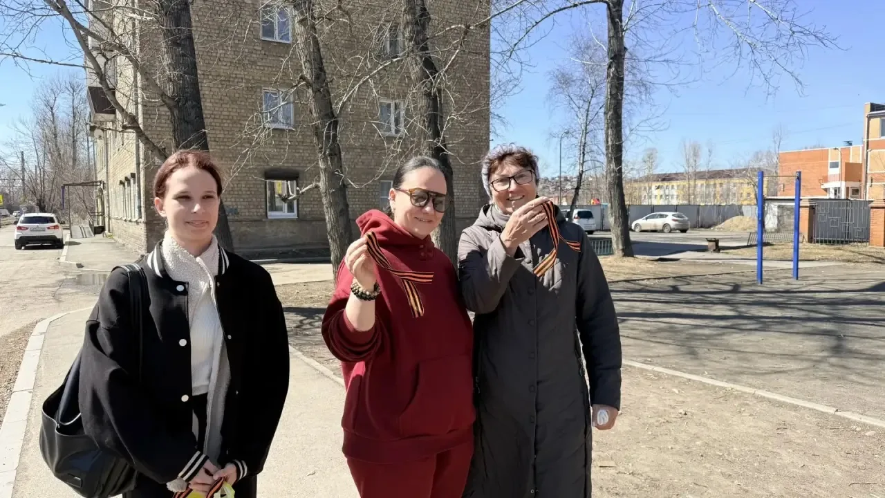Обучающиеся гимназии № 1 провели уличную акцию «Георгиевская ленточка».   27 апреля обучающиеся гимн