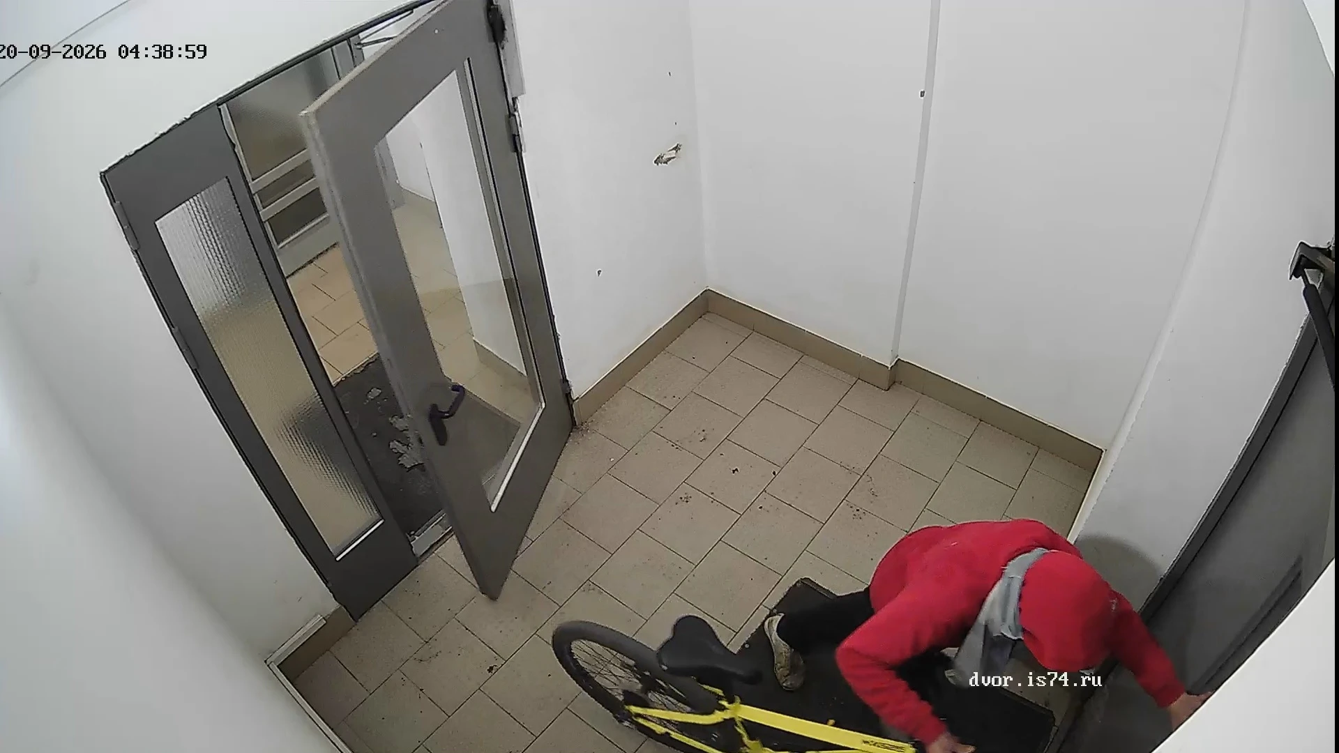 ⚡️В Копейске в 4:38 утра 20 сентября из подъезда на 17 этаже был украден велосипед. Тот...