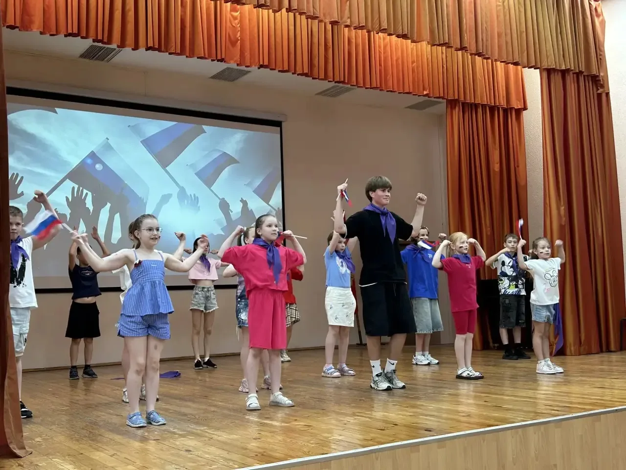🇷🇺ДЕНЬ РОССИИ🇷🇺

🎉В нашем школьном лагере прошёл яркий концерт, посвящённый Дню России! 

☀Ребя