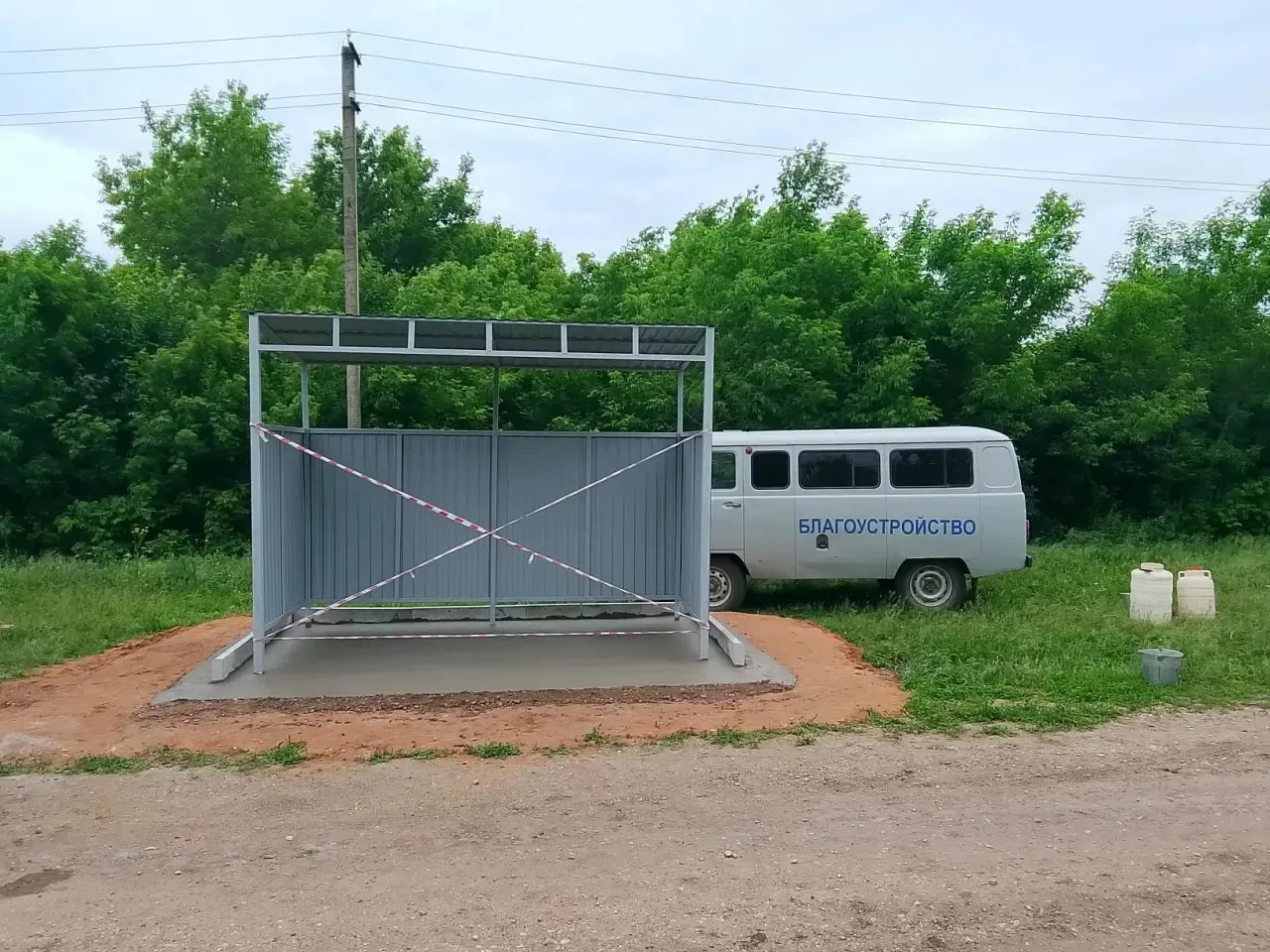 Завершены работы по изготовлению и устройству контейнерных площадок для ТКО на территории Семенкинск