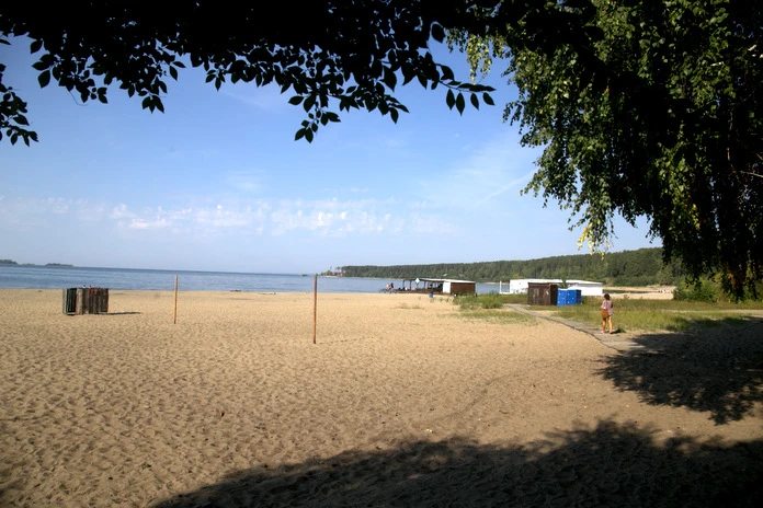 🏖️🌊 Центральный пляж Академгородка в ближайшее время могут передать в собственность Н...