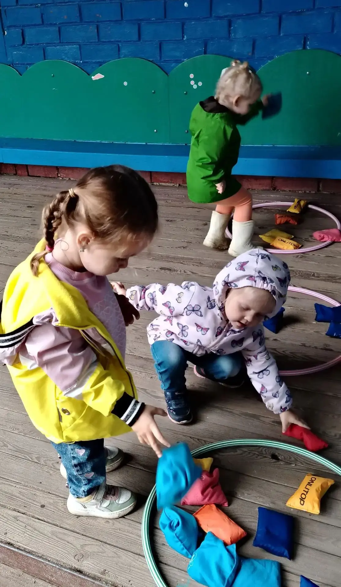 Лето — идеальное время для подвижных игр. Это не просто способ развлечься, но и эффективный инструме
