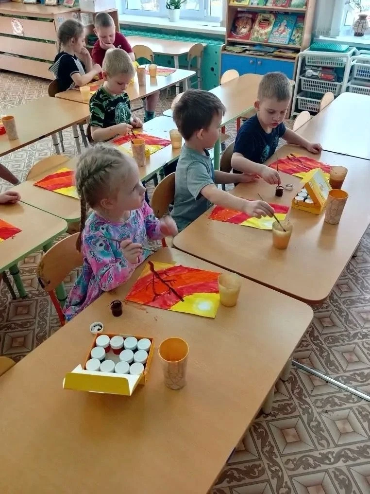 🌿 Весна в рисунках воспитанников старшей группы 

Наши ребята из старшей группы №7 с большим вдохно