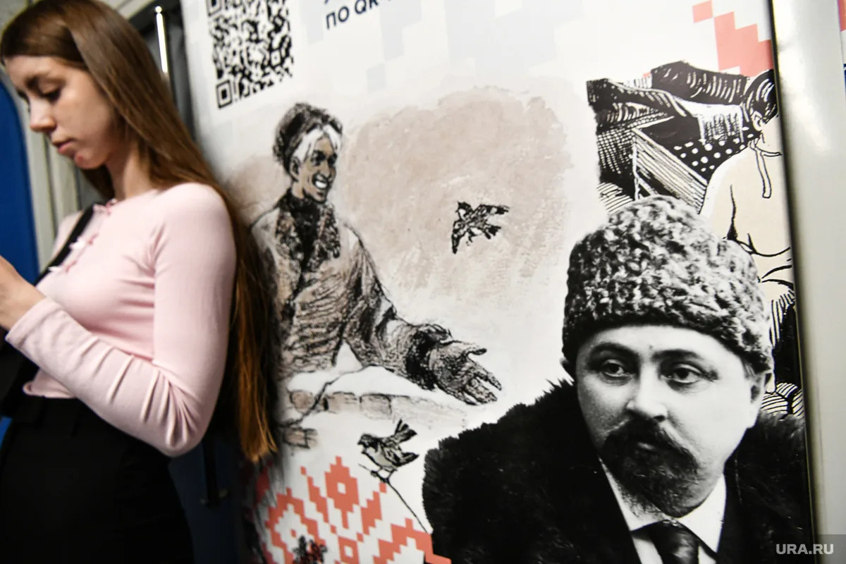 В екатеринбургском метро запустили «Книжный экспресс» — вагон-музей, посвященный литературной жизни 