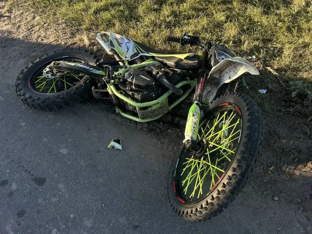 Два человека пострадали вчера в ДТП с мотоциклом и трактором под Почепом